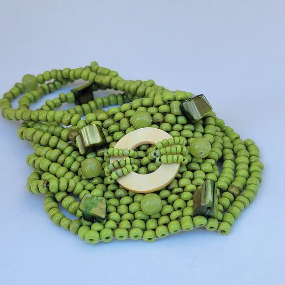 Vintage green beaded cuff bracelet boho seed beads shell toggle 1970s - Picture 10 of 10
